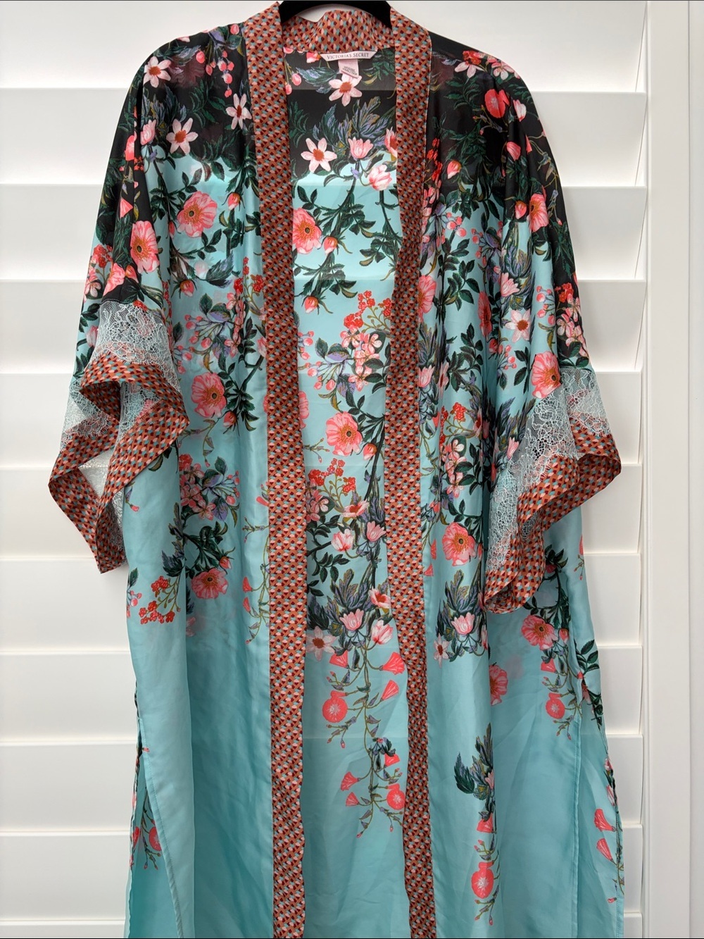 Victoria’s Secret Satin and Lace Kimono Robe